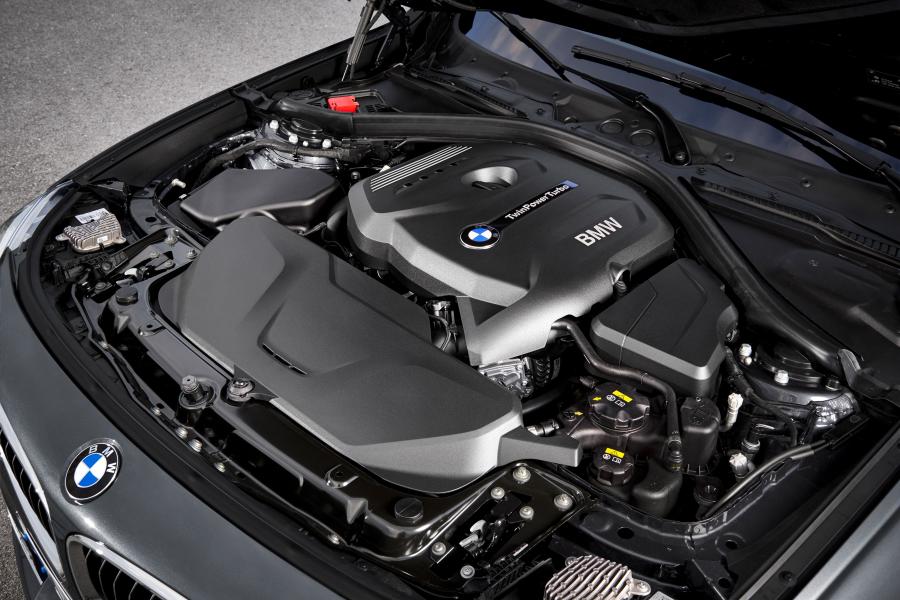Моторный отсек BMW 330i Gran Turismo Luxury Line (F34) 2016 года  (WW) (фото 35 из 38)
